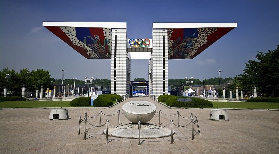 Stadio senza tifosi? Il Seoul posiziona sugli spalti le bambole gonfiabili